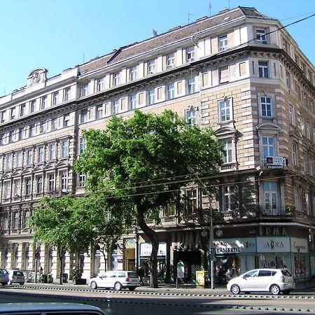 Eitans Guesthouse Budapeste Exterior foto