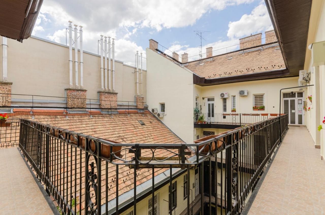 Eitans Guesthouse Budapeste Exterior foto
